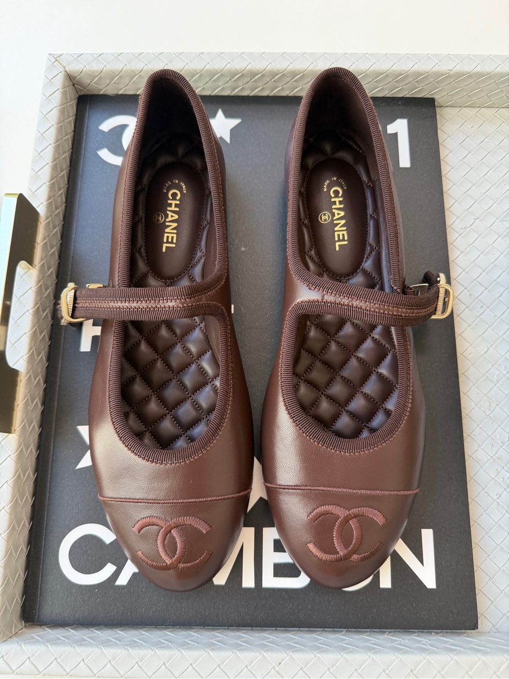 CHANEL CC LOGO BROWN MARRON FONCE LEATHER MARYJANE BALLET FLATS SHOES GHW 40.5C - Picture 3 of 13